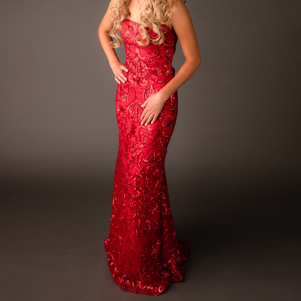 La Femme Sequin Jacquard Spaghetti Strap Formal Dress  - Size 4